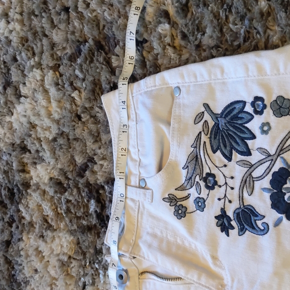 Altar'd State XS floral white jean skirt - Picture 4 of 9